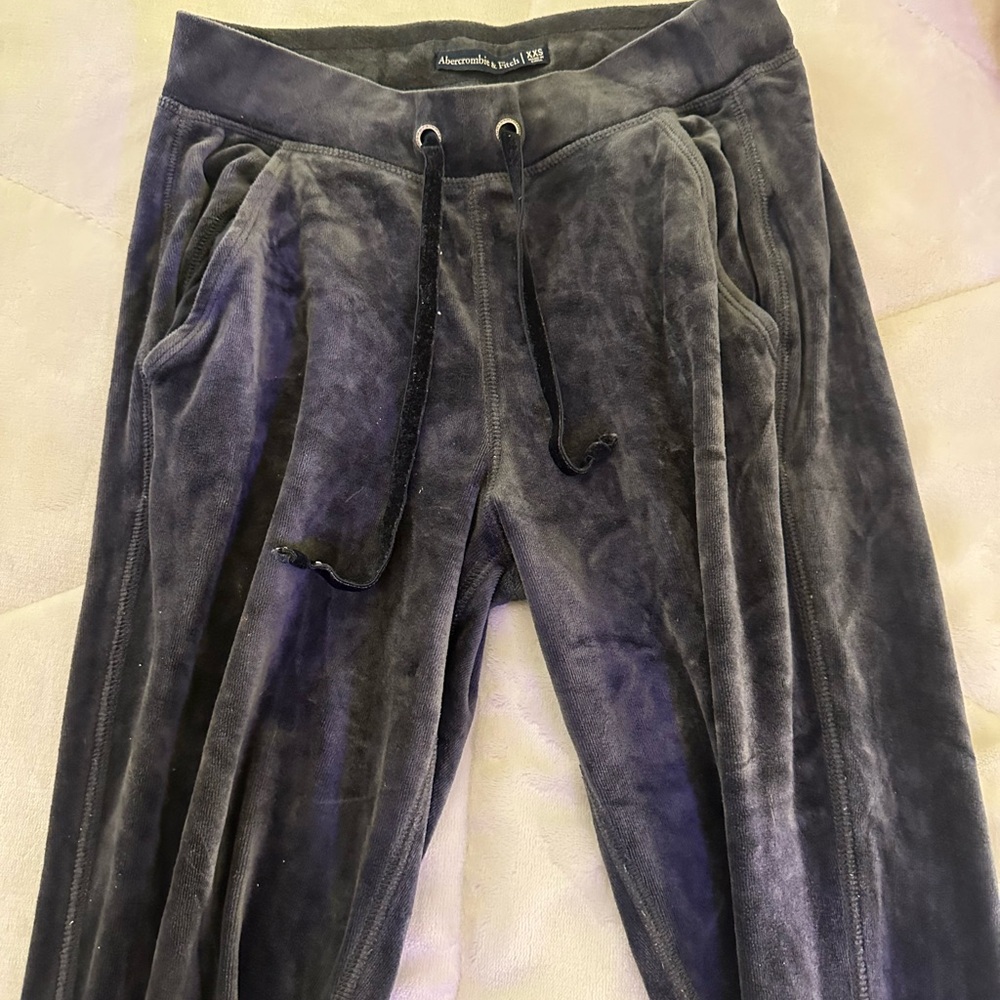 Abercrombie and Fitch, joggers velvet, dark gray size XXS
